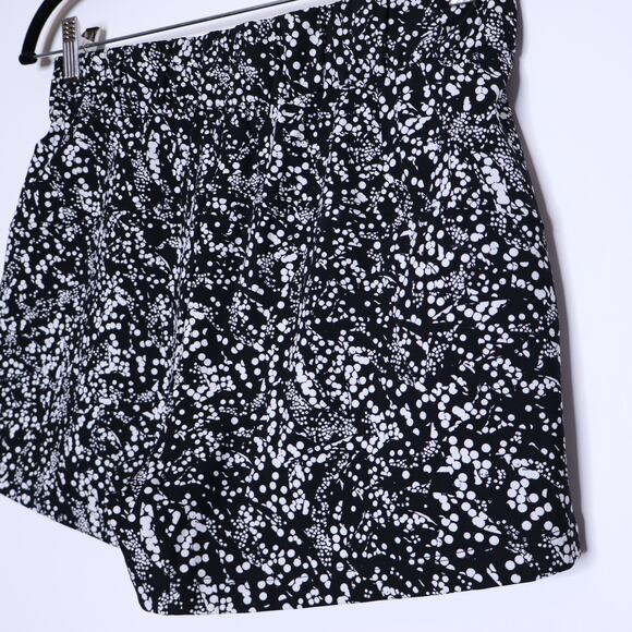 LULULEMON On The Fly Short 2.5" Chirasu Black Medium Rise Casual Women's 6 - Picture 7 of 9